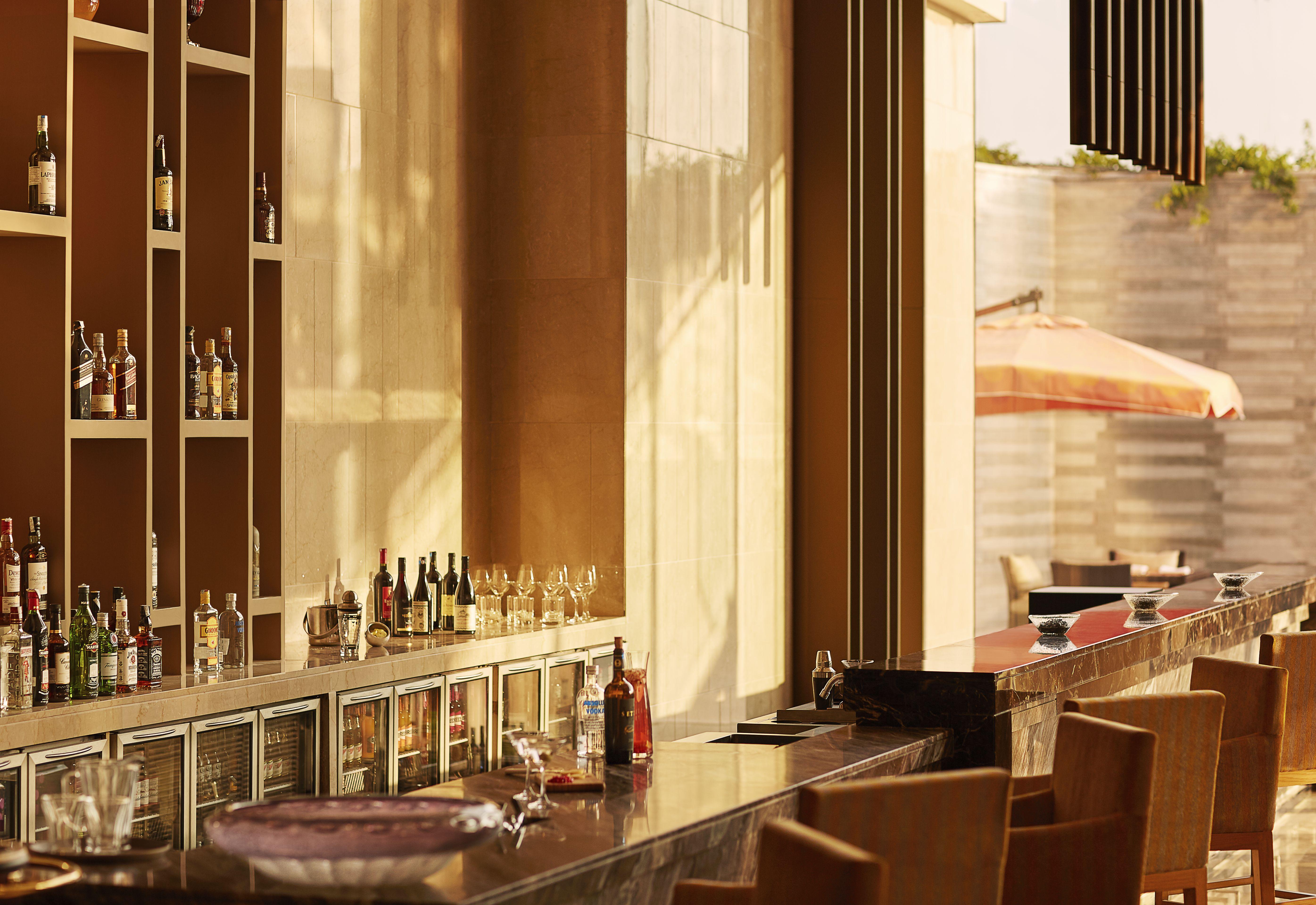 Taj Bangalore Devanahalli Exterior foto The bar at the hotel