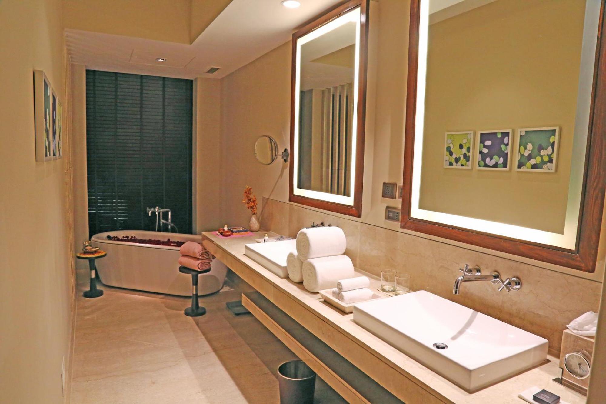 Taj Bangalore Devanahalli Quarto foto Bathroom