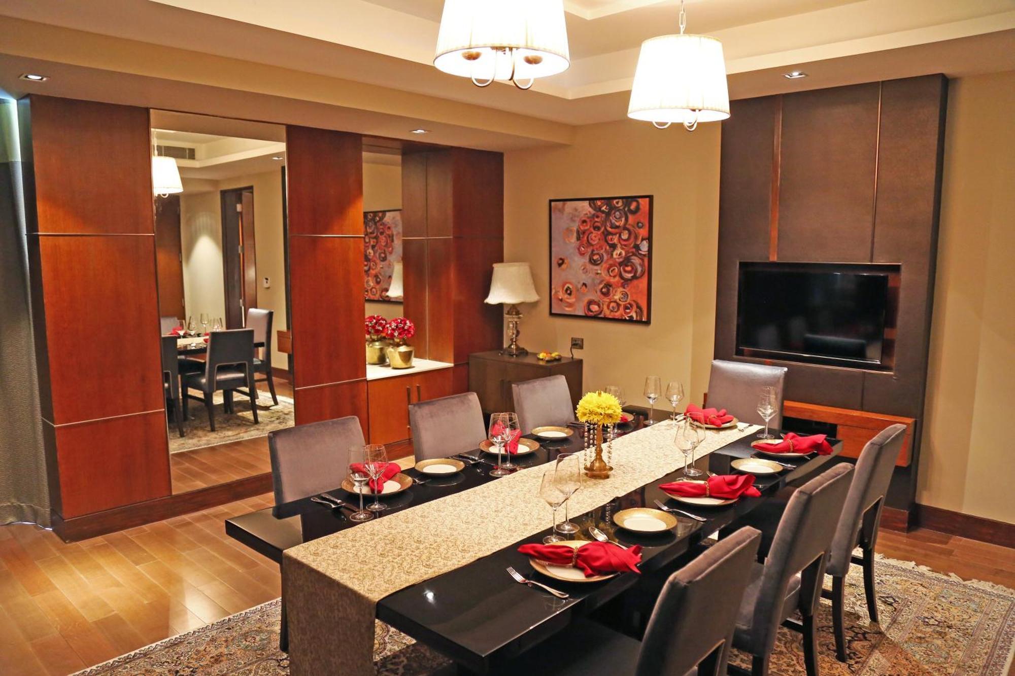 Taj Bangalore Devanahalli Quarto foto A dining room