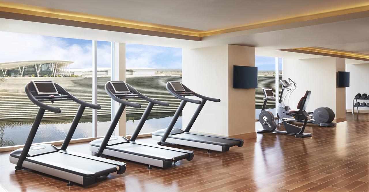 Taj Bangalore Devanahalli Exterior foto The gym at the hotel